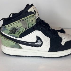 Air Jordan Mid 1 Off White and Camo Size 13.5C